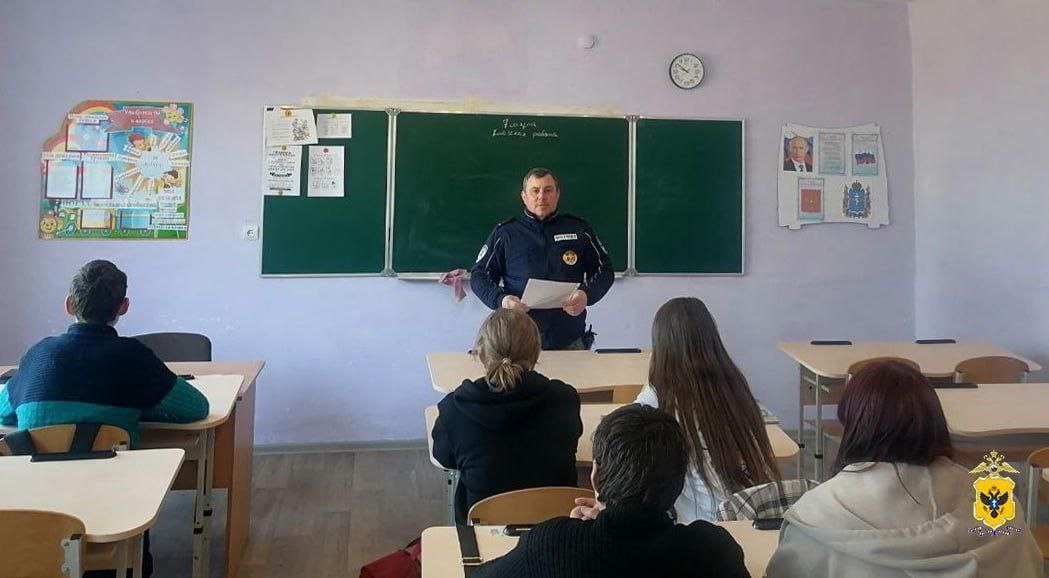 Дорожные полицейские провели занятие для школьников Горностаевского округа.