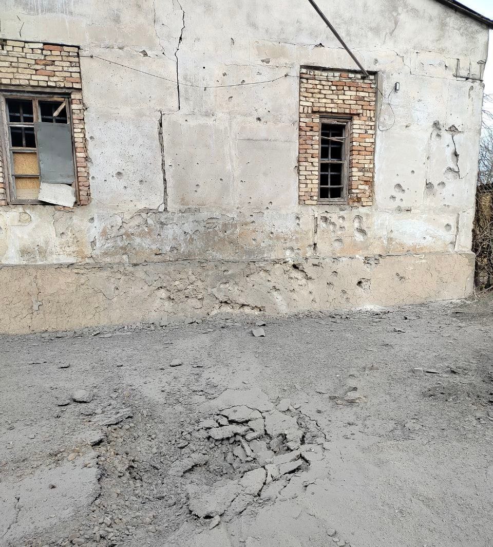 ВСУ атаковали дронами штаб гуманитарной помощи в Горностаевском муниципальном округе. .